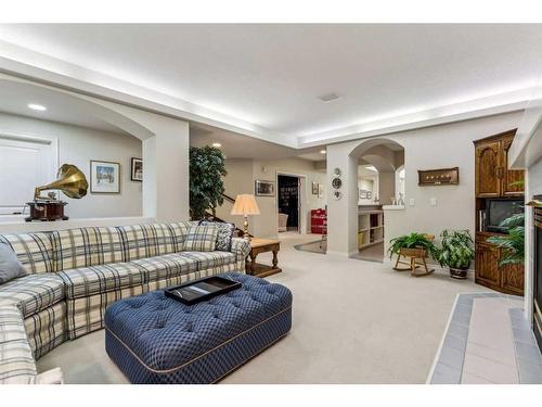 107 Sunrise Way, Priddis Greens, AB - Indoor Photo Showing Living Room