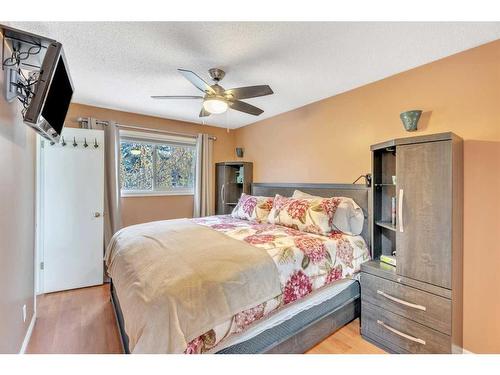 17 Alcock Street, Okotoks, AB - Indoor Photo Showing Bedroom