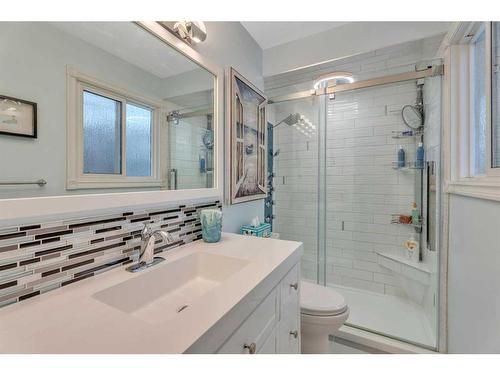 17 Alcock Street, Okotoks, AB - Indoor Photo Showing Bathroom