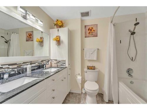 17 Alcock Street, Okotoks, AB - Indoor Photo Showing Bathroom