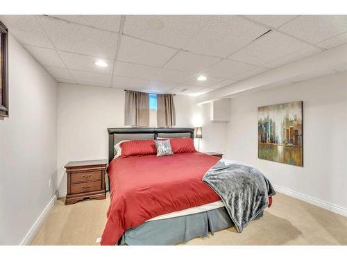 17 Alcock Street, Okotoks, AB - Indoor Photo Showing Bedroom