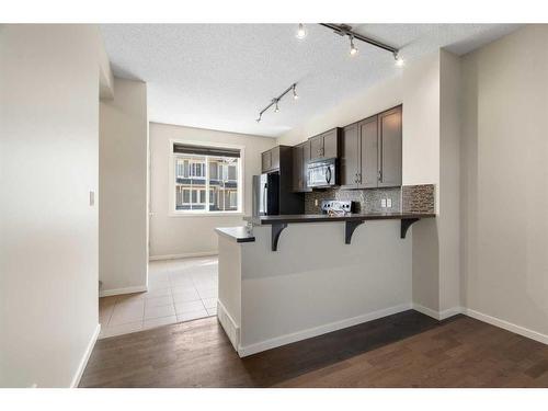 42 Kinlea Common Nw, Calgary, AB - Indoor Photo Showing Kitchen