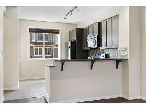 42 Kinlea Common Nw, Calgary, AB - Indoor Photo Showing Kitchen