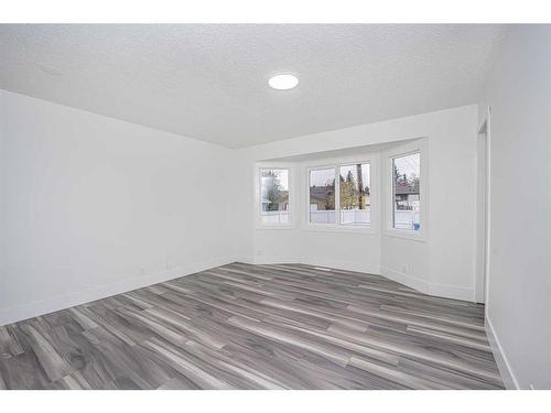 5224 26 Avenue Ne, Calgary, AB - Indoor Photo Showing Other Room