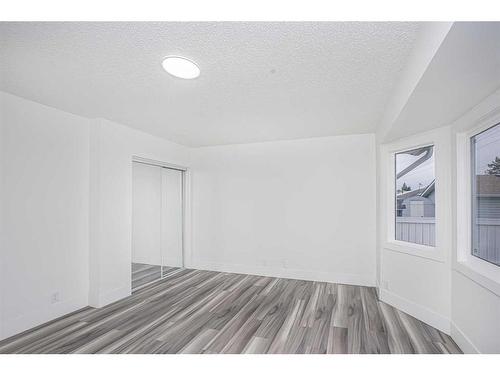 5224 26 Avenue Ne, Calgary, AB - Indoor Photo Showing Other Room