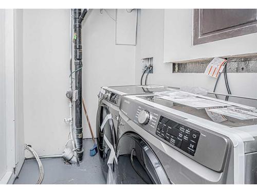 5224 26 Avenue Ne, Calgary, AB - Indoor Photo Showing Laundry Room