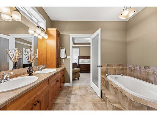 33550 Range Road 23, Rural Mountain View County, AB - Indoor Photo Showing Bathroom