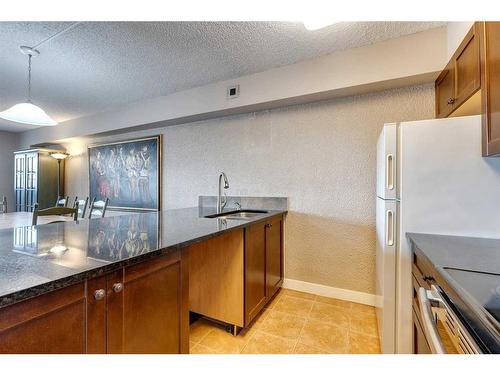 2906-221 6 Avenue Se, Calgary, AB - Indoor Photo Showing Kitchen