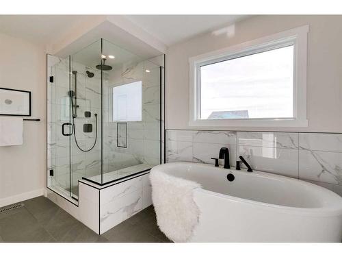 584 Grayling Bend, Rural Rocky View County, AB - Indoor Photo Showing Bathroom