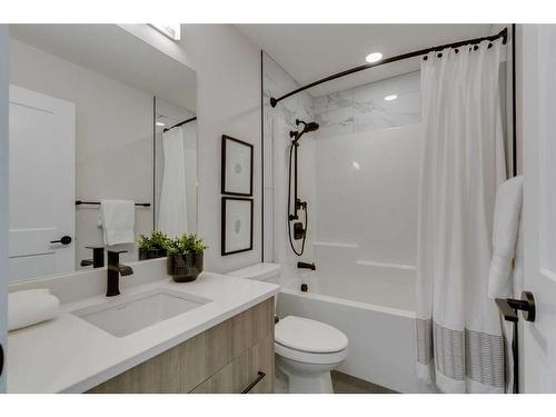 584 Grayling Bend, Rural Rocky View County, AB - Indoor Photo Showing Bathroom