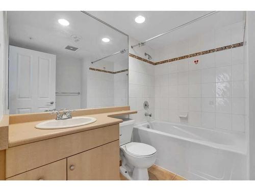 902-650 10 Street Sw, Calgary, AB - Indoor Photo Showing Bathroom