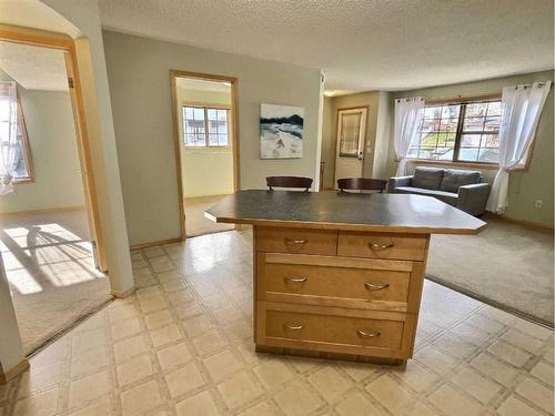 101-8 Everridge Square Sw, Calgary, AB - Indoor Photo Showing Kitchen