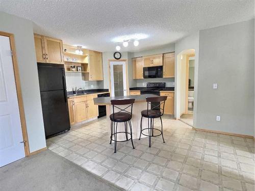 101-8 Everridge Square Sw, Calgary, AB - Indoor Photo Showing Kitchen