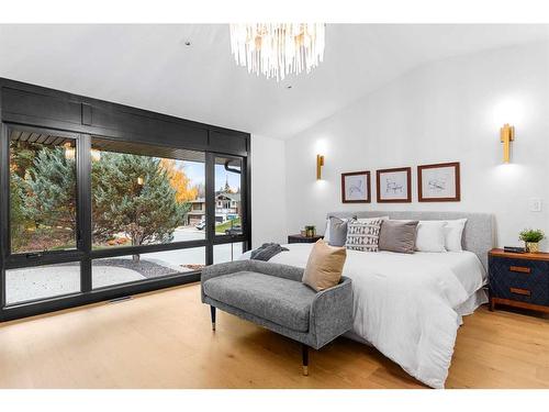 3604 Chippendale Drive Nw, Calgary, AB - Indoor Photo Showing Bedroom