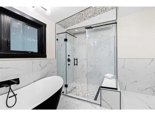 3604 Chippendale Drive Nw, Calgary, AB - Indoor Photo Showing Bathroom