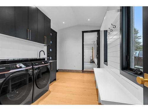 3604 Chippendale Drive Nw, Calgary, AB - Indoor Photo Showing Laundry Room