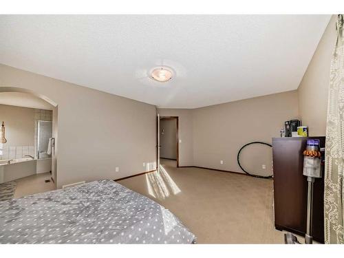 81 Springborough Boulevard Sw, Calgary, AB - Indoor Photo Showing Bedroom