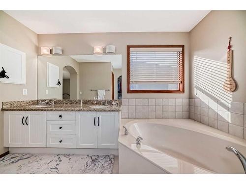 81 Springborough Boulevard Sw, Calgary, AB - Indoor Photo Showing Bathroom