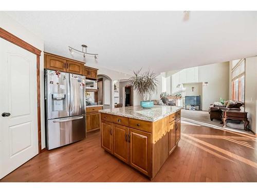 81 Springborough Boulevard Sw, Calgary, AB - Indoor Photo Showing Kitchen