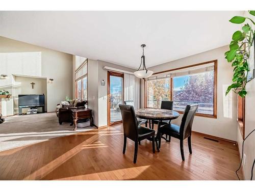 81 Springborough Boulevard Sw, Calgary, AB - Indoor Photo Showing Dining Room