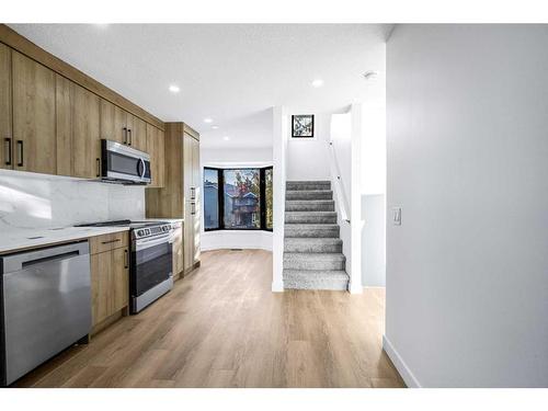 68 Hawkville Place Nw, Calgary, AB - Indoor Photo Showing Kitchen