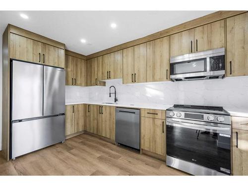 68 Hawkville Place Nw, Calgary, AB - Indoor Photo Showing Kitchen