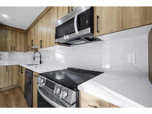 68 Hawkville Place Nw, Calgary, AB - Indoor Photo Showing Kitchen With Upgraded Kitchen