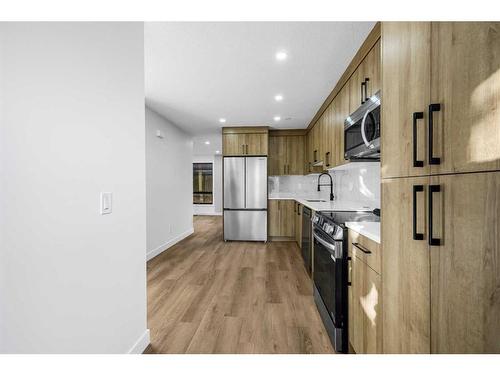 68 Hawkville Place Nw, Calgary, AB - Indoor Photo Showing Kitchen