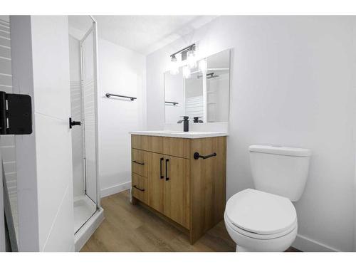 68 Hawkville Place Nw, Calgary, AB - Indoor Photo Showing Bathroom