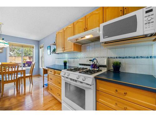 70 Harvest Oak View Ne, Calgary, AB - Indoor Photo Showing Kitchen