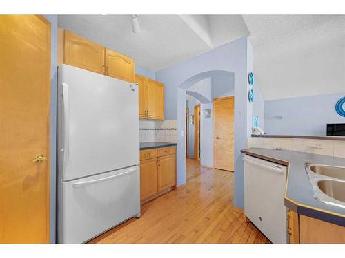 70 Harvest Oak View Ne, Calgary, AB - Indoor Photo Showing Kitchen With Double Sink