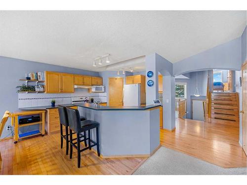 70 Harvest Oak View Ne, Calgary, AB - Indoor Photo Showing Kitchen