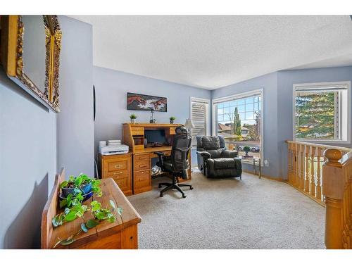 70 Harvest Oak View Ne, Calgary, AB - Indoor Photo Showing Other Room