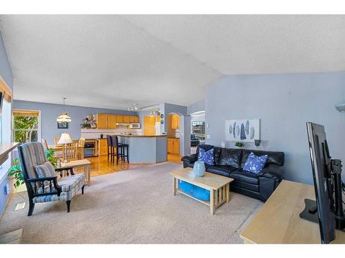 70 Harvest Oak View Ne, Calgary, AB - Indoor Photo Showing Living Room