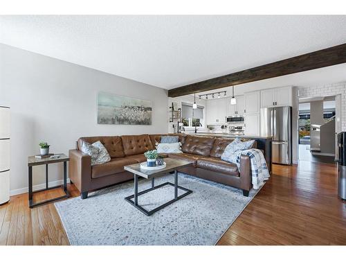 48 Woodglen Court Sw, Calgary, AB - Indoor Photo Showing Living Room