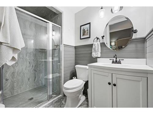 48 Woodglen Court Sw, Calgary, AB - Indoor Photo Showing Bathroom