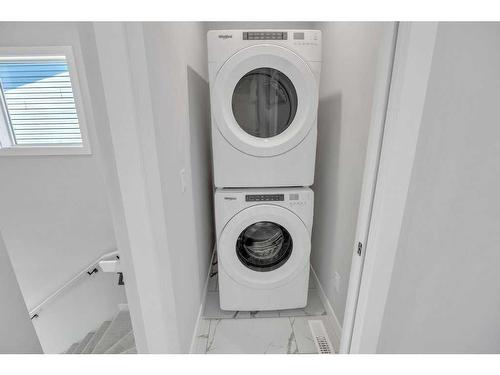 588 Dawson Drive, Chestermere, AB - Indoor Photo Showing Laundry Room