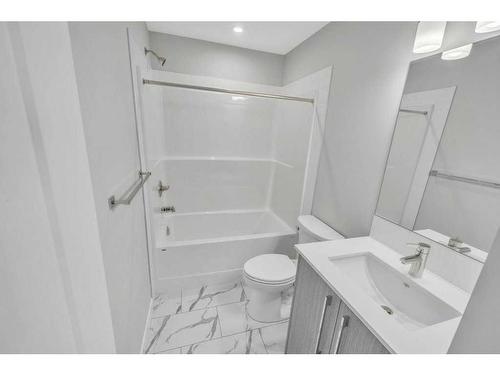 588 Dawson Drive, Chestermere, AB - Indoor Photo Showing Bathroom