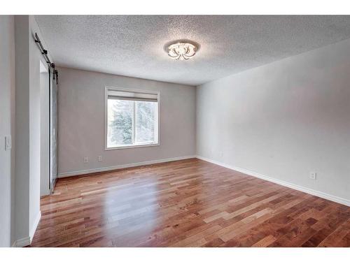 88 Woodmark Crescent Sw, Calgary, AB - Indoor Photo Showing Other Room