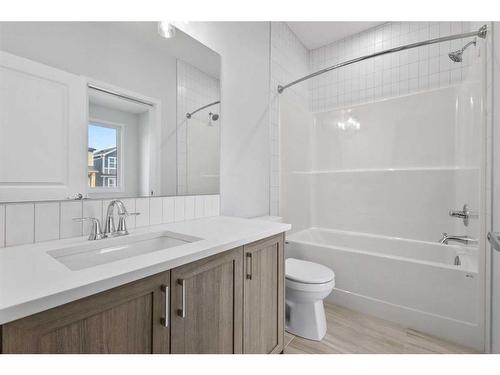 519 Lucas Boulevard Nw, Calgary, AB - Indoor Photo Showing Bathroom