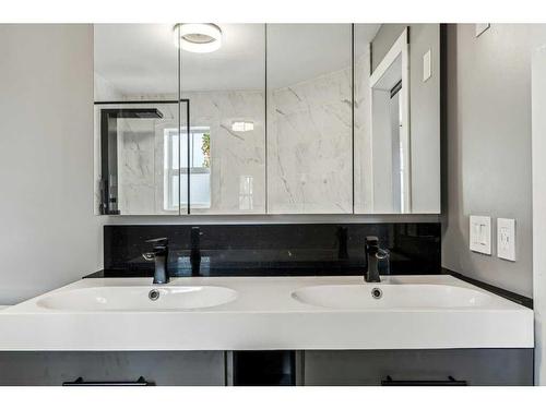 314 Rockyspring Circle Nw, Calgary, AB - Indoor Photo Showing Bathroom