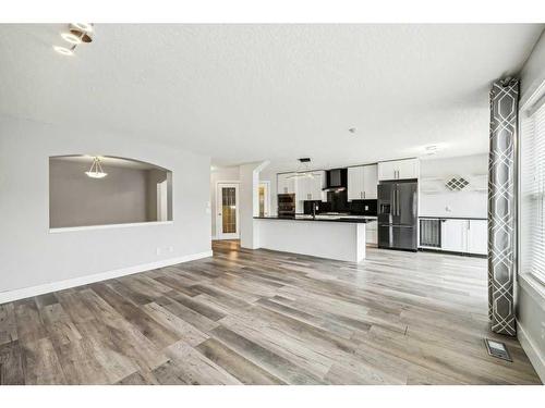 314 Rockyspring Circle Nw, Calgary, AB - Indoor Photo Showing Living Room