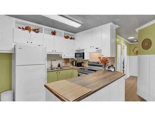 14-2714-3400 Edenwold Heights, Calgary, AB - Indoor Photo Showing Kitchen With Double Sink