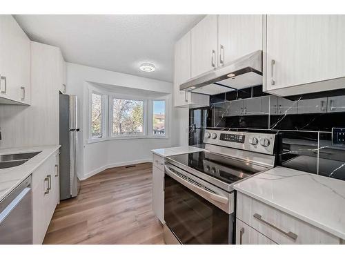 56 Bedford Circle Ne, Calgary, AB - Indoor Photo Showing Kitchen