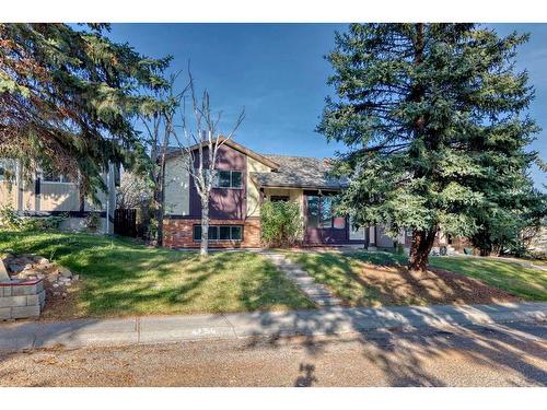 56 Bedford Circle Ne, Calgary, AB - Outdoor