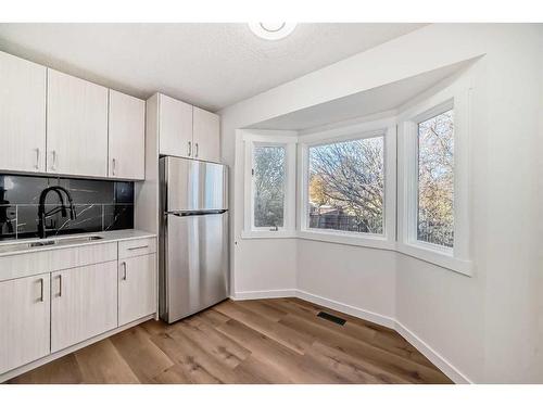 56 Bedford Circle Ne, Calgary, AB - Indoor Photo Showing Kitchen