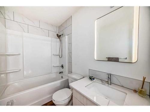 56 Bedford Circle Ne, Calgary, AB - Indoor Photo Showing Bathroom