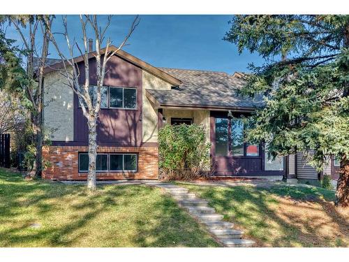 56 Bedford Circle Ne, Calgary, AB - Outdoor