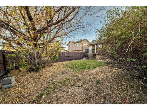 56 Bedford Circle Ne, Calgary, AB - Outdoor