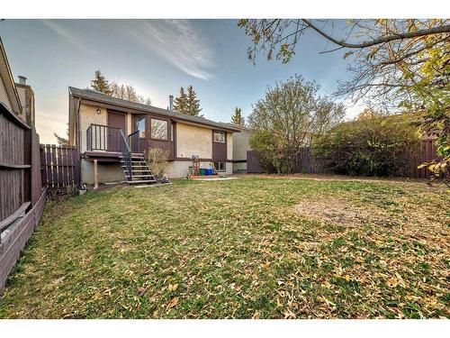 56 Bedford Circle Ne, Calgary, AB - Outdoor